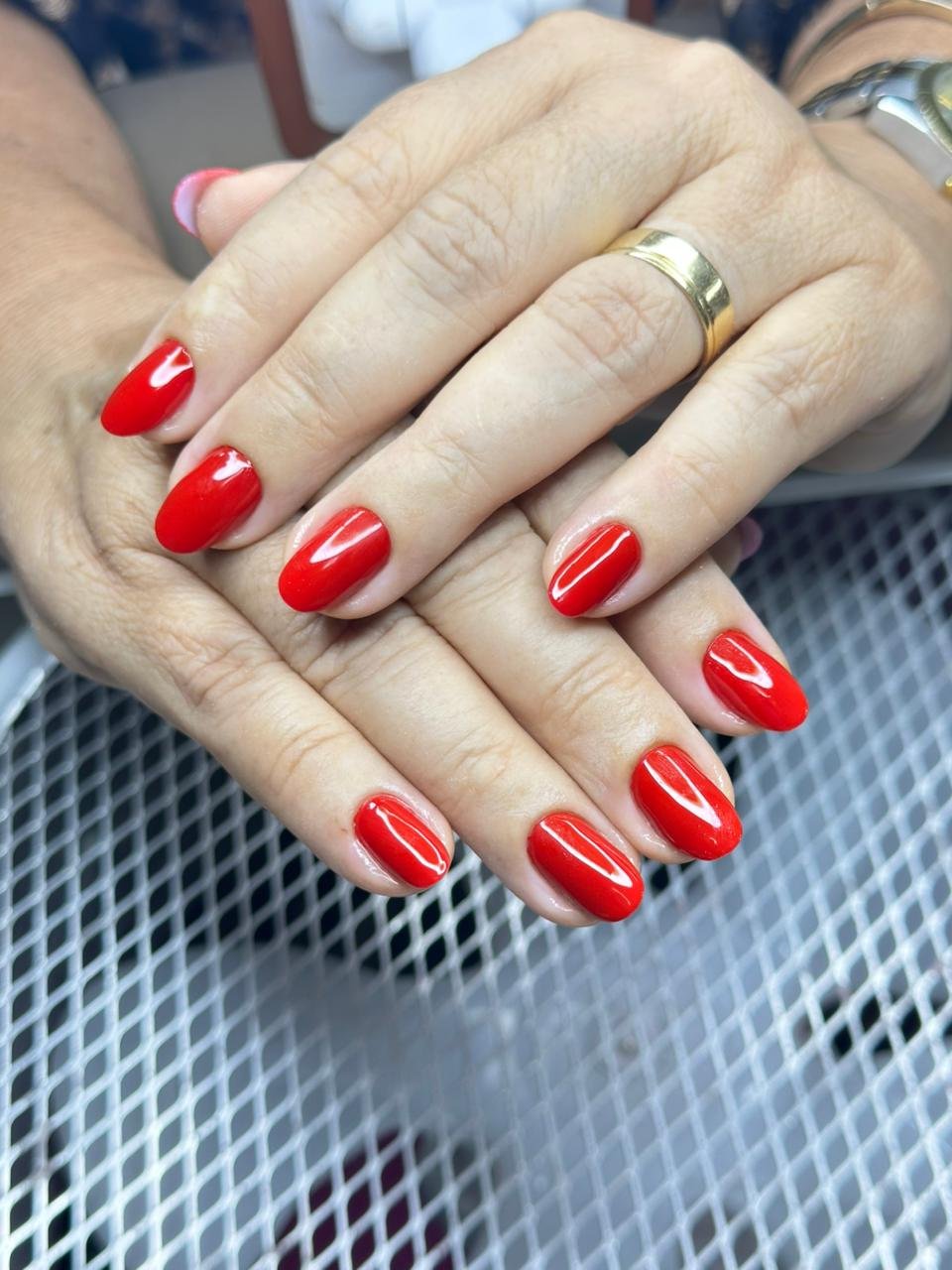 Esmaltação em gel com brilho e acabamento uniforme